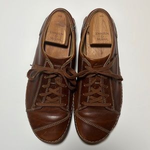 Clarks men’s brown leather shoes
